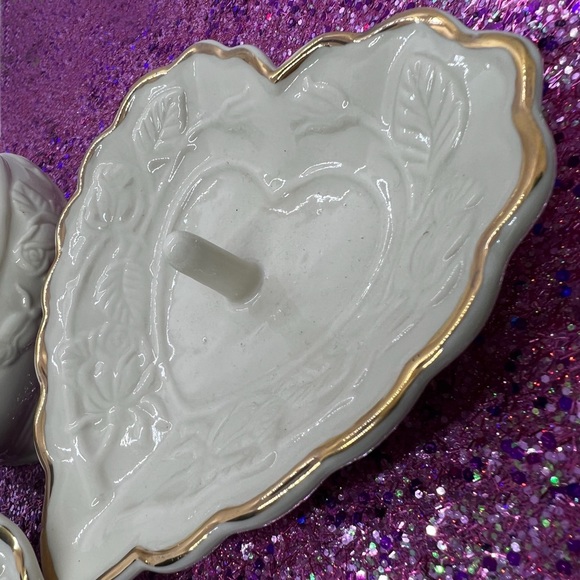 Porcelain Footed Heart Jewelry/Trinket Box & Ring/Trivet Holder - Picture 4 of 6